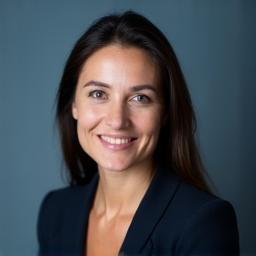 Portret Ane Horvat, vodje IT rešitev pri Strategija Plus.
